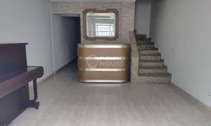 Sobrado à venda no bairro Vila Guarani de 4 salas, espaço gourmet e 1 vaga