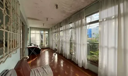 Casa terrea  terreno 12x27  com 2 dorm quintal edícula 3 vagas vila monumento