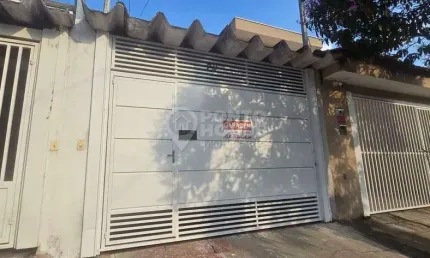 Sobrado à venda no bairro Ipiranga de 4 dormitórios e 2 vagas