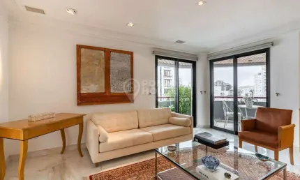 Apartamento  à venda, região de Moema, 3 Dormitórios, 1 Suíte, 4 Banheiros, 2 Vagas, Varanda.