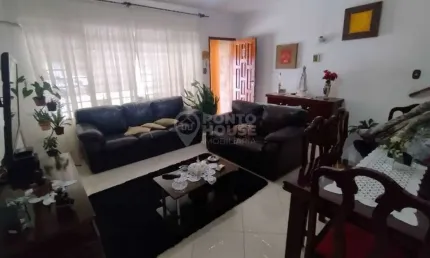 Sobrado à venda no bairro Vila Gumercindo com 3 dormitórios 2 banheiros e 2 vagas