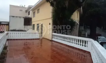 Sobrado para locação de 200m² no Parque Jabaquara com 4 dormitórios e 3 vagas