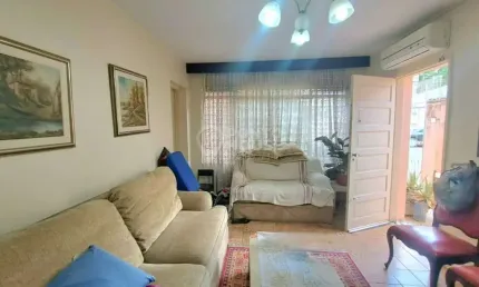 Sobrado à venda de 168m², 3 dormitórios, 4 banheiros, 2 salas e 1 vaga