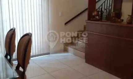 Casa à venda Jabaquara com 3 suítes, 2 vagas, quintal e piscina, aceita permuta