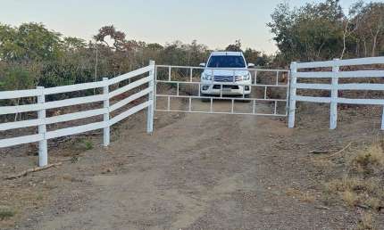 56 hectares, rica em agua nascente abastece 2 casas 1 granja  2 represas
