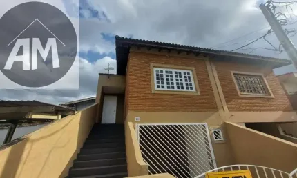 Casa com 3 quartos para alugar na Rua Sete de Setembro, 18, Vila Salles, Atibaia