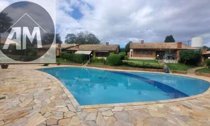 Casa Charmosa no Condomínio Parque das Garças 1  Venda ou Locação com Segurança, Conforto e Lazer!
