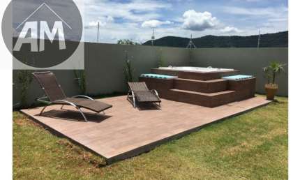 Aluguel de Casa de Alto Padrão com 3 Suítes no Jardim Itaperi