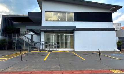 Casa comercial com 12 salas para alugar na Rua Antônio Maria Coelho, Centro, Campo Grande