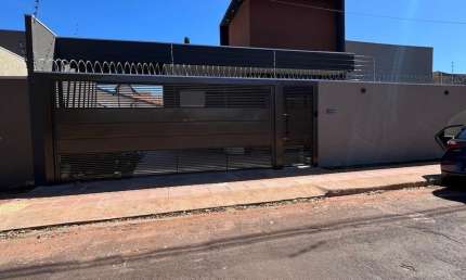 Casa com 2 quartos para alugar na Rua Santa Bárbara, Vila Rica, Campo Grande