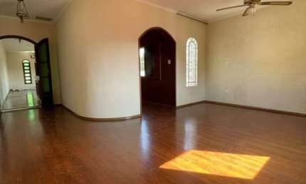 Casa para Locação em Mogi das Cruzes, Vila Lavínia, 2 dormitórios, 1 suíte, 2 banheiros, 1 vaga