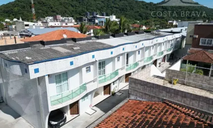 Casa à venda na Rua Castro, 610, Caiobá, Matinhos
