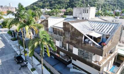 Cobertura Duplex a Poucos Metros da Praia em Caiobá
