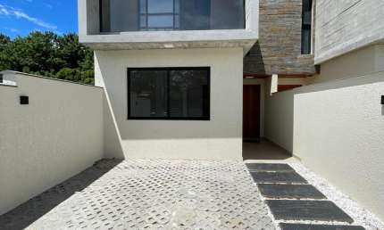 Casa Moderna com Ampla Área e Iluminada: A Oportunidade que Você Esperava!