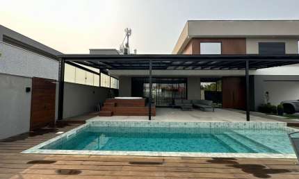 Casa de Alto Padrão à Venda na Região Mais Nobre dos Ingleses – Florianópolis/SC
