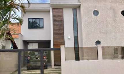 SOBRADO MOBILIADO EM VARGEM DO BOM JESUS – UM INVESTIMENTO PRONTO PARA LUCRAR!