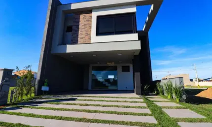 Sobrado em condomínio com 3 Suítes, 2 vagas lado a lado, em construção