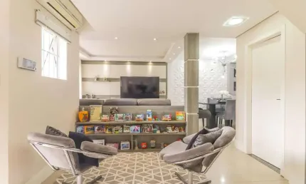 Sobrado com 3 dormitórios e piscina, Moinhos de Vento, Canoas.