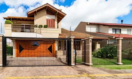 Sobrado com 4 dormitórios, sendo 1 deles térreo, com área de lazer ampla