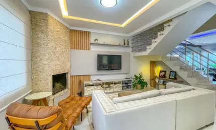 Sobrado com 222 m² de área privativa | 04 dormitórios sendo 01 suíte | Moinhos de Vento - Canoas.