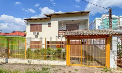 Sobrado com 4 quartos e área gourmet fechada no bairro Marechal Rondon