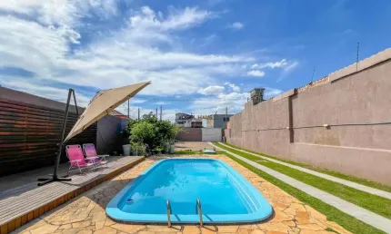 Casa com piscina e pátio amplo em Canoas - Niterói | Venda | 132m²