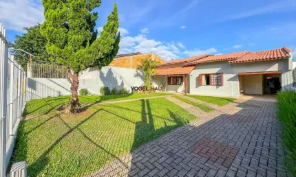 Casa semimobiliada com pátio e casa anexa em canoas