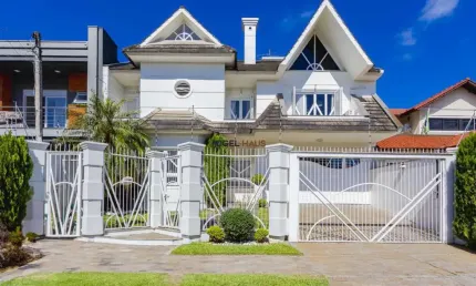 Casa 4 suítes com piscina, bairro Moinhos de Vento - Canoas.