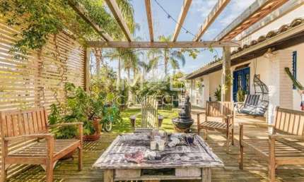 Casa com 5 quartos à venda na Avenida dos Coqueiros, 667, Daniela, Florianópolis por R$ 2.500.000