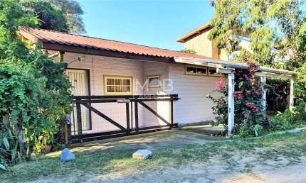 Casa com 2 quartos à venda na Servidão Knussen, 143, Rio Tavares, Florianópolis por R$ 580.000