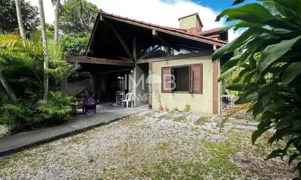 Casa com 3 quartos à venda na Rua Pau de Canela, 1145, Campeche, Florianópolis por R$ 2.400.000