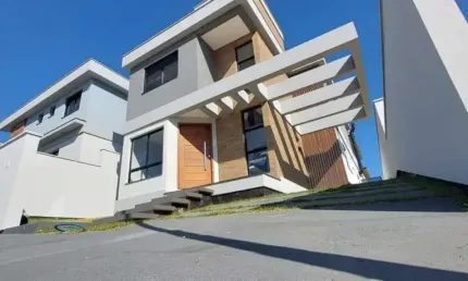 Casa com 4 quartos à venda na Avenida Itamarati, 25, Rio Tavares, Florianópolis por R$ 1.790.000
