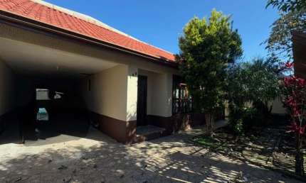 Casa com 3 quartos para alugar na Rua Eurípedes Morais e Silva, Atuba, Pinhais, 300 m2 por R$ 3.000