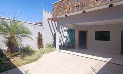 Vendo Casa de 3 Quartos no Setor Santos Dumont  Casa de Rua com 3 Quarto(s) e 2 banheiro(s) à Venda, 145 por R$ 680.000 no setor Setor Santos Dumont VN7928