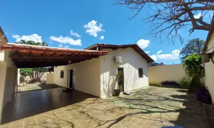 Casa no Jardim América Casa de Rua com 4 Quarto(s) e 3 banheiro(s) à Venda, 205.54 por R$ 1.350.000 no setor Jardim América AD11008