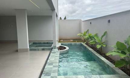 CASA TÉRREA JARDINS BOLONHA Casa em Condomínio com 4 Quarto(s) e 5 banheiro(s) à Venda, 250 por R$ 1.850.000 no setor Jardins Bolonha AD11347