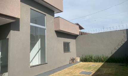 Casa Res. Solar Bougainville- Goiânia-Go Casa de Rua com 3 Quarto(s) e 4 banheiro(s) à Venda, 140 por R$ 550.000 no setor Residencial Solar Bougainville AD11927