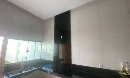 VENDO CASA 3 QUARTOS 1 SUÍTE FINO ACABAMENTO EM APARECIDA DE GOIÂNIA. Casa de Rua com 3 Quarto(s) e 1 banheiro(s) à Venda, 105.61 por R$ 320.000 no setor Vila Oliveira TA12138