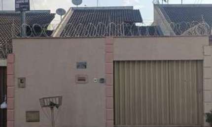 Vendo Casa 3 Quartos no Setor Veiga Jardim - Aparecida de Goiânia Casa de Rua com 3 Quarto(s) e 2 banheiro(s) à Venda, 93.01 por R$ 330.000 no setor Parque Veiga Jardim VN13513