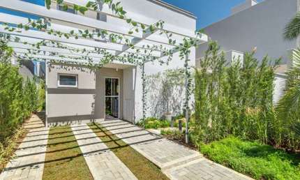 Ágio Jardins Berlim Casa em Condomínio com 3 Quarto(s) e 3 banheiro(s) à Venda, 121 por R$ 840.000 no setor Jardins Berlim AD13626
