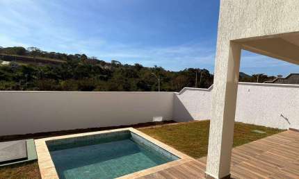 Ágio Jardins Capri Sobrado com 4 Quarto(s) e 3 banheiro(s) à Venda, 181 por R$ 1.187.000 no setor Jardins Capri TA13658