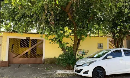 CASA SETOR RIVIERA Casa de Rua com 3 Quarto(s) e 2 banheiro(s) à Venda, 250 por R$ 400.000 no setor Água Branca TA14162