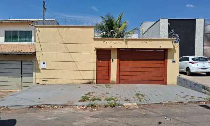 SOBRADO LICARDINO NEY Sobrado com 3 Quarto(s) e 2 banheiro(s) à Venda, 320 por R$ 800.000 no setor Residencial Licardino Ney AD14982