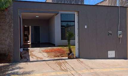 CASA  RESIDENCIAL  PETROPOLIS Casa de Rua com 3 Quarto(s) e 3 banheiro(s) à Venda, 128 por R$ 410.000 no setor Residencial Petrópolis AD17436