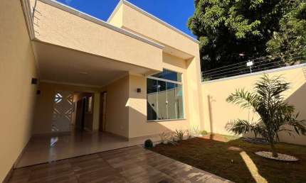 Casa em Senador Canedo Casa de Rua com 3 Quarto(s) e 2 banheiro(s) à Venda, 94 por R$ 420.000 no setor Setor das Industrias VN17620