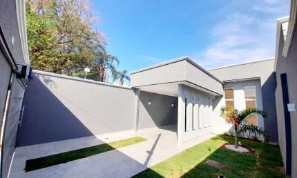 Casa com piscina em Senador Canedo Casa de Rua com 3 Quarto(s) e 2 banheiro(s) à Venda, 134 por R$ 600.000 no setor Das Indústrias VN17622