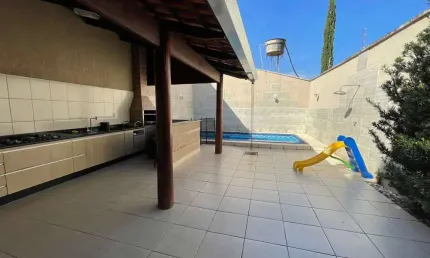 Sobrado Jardim América  Casa de Rua com 4 Quarto(s) e 6 banheiro(s) à Venda, 229 por R$ 920.000 no setor Jardim América IN17880