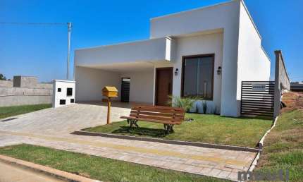 Casa no Jardins Barcelona Casa em Condomínio com 3 Quarto(s) e 2 banheiro(s) à Venda, 135.96 por R$ 950.000 no setor Jardins Barcelona VN18328