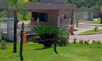 Venda-se casa 3 quartos 1 suíte. Casa em Condomínio com 3 Quarto(s) e 1 banheiro(s) à Venda, 90 por R$ 230.000 no setor Fazenda Santa Rita - Conjunto Residencial Alto Oriente TA18948