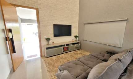 Casa Térrea Mobiliada no Condomínio Jardins Porto, lazer completo com lago Casa em Condomínio com 3 Quarto(s) e 4 banheiro(s) à Venda, 155 por R$ 1.200.000 no setor Parque Alvorada AD19274